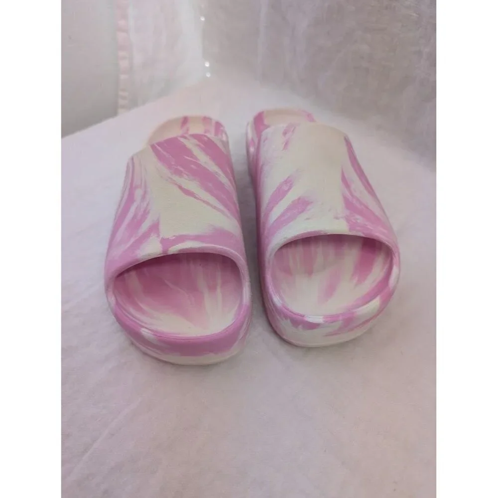 Art class girls size youth 5 pink and white marble Edie slides, chunky new, P8